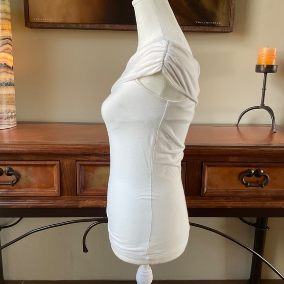 Bra Tops Sri Lanka One-Shoulder Camisole. White. Size XS - Picture 3 of 8